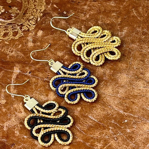 Boucles d'oreilles en capim dourado en forme de spirale. Boucles d'oreilles or. Bijoux artisanal du Brésil. Bijoux végétal . Bijoux naturel.
