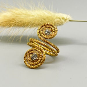 Double spiral ring. Capim dourado ring. Organic gold ring. Golden ring, craftsmanship from Brazil. Golden grass jewelry.