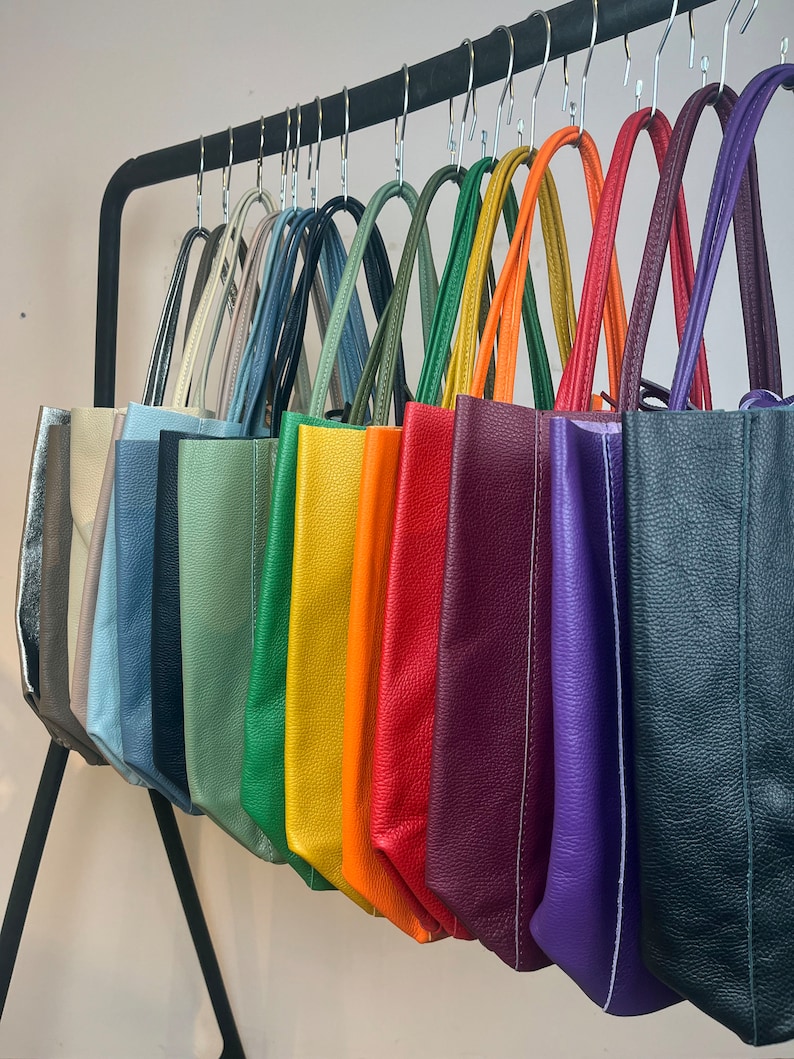 Sac cabas en cuir de toutesles couleurs.