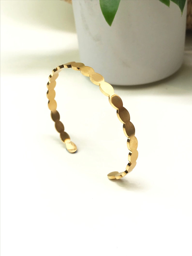 Stainless steel bracelet. Gold bracelet. Stainless steel cuff. Gold minimalist bracelet. Trendy gold bangle bracelet. Simple