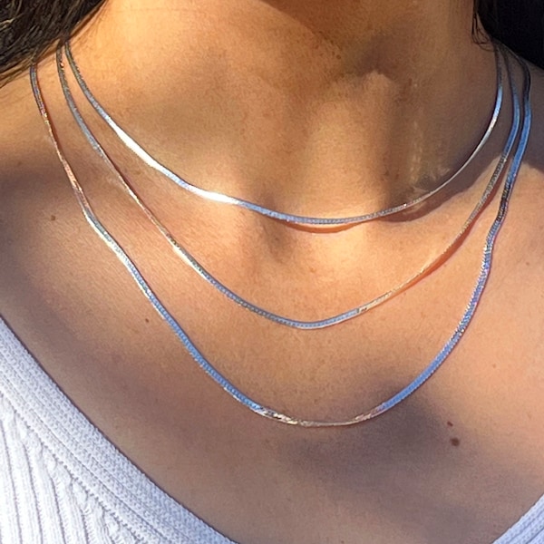 Herringbone chain in 925 silver. Herringbone necklace in sterling silver. Flat herringbone chain made in Italy. Flat mesh chain