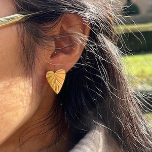 Orecchini a bottone a forma di foglia. Orecchini a foglia color oro o argento. Gioielli in acciaio inossidabile. Regalo per lei