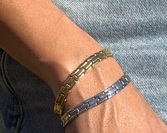 Trendiges Armband aus gold- oder silberfarbenem Edelstahl. Gemischtes dickes Kettenarmband. . Breites Kettenarmband aus Stahl.