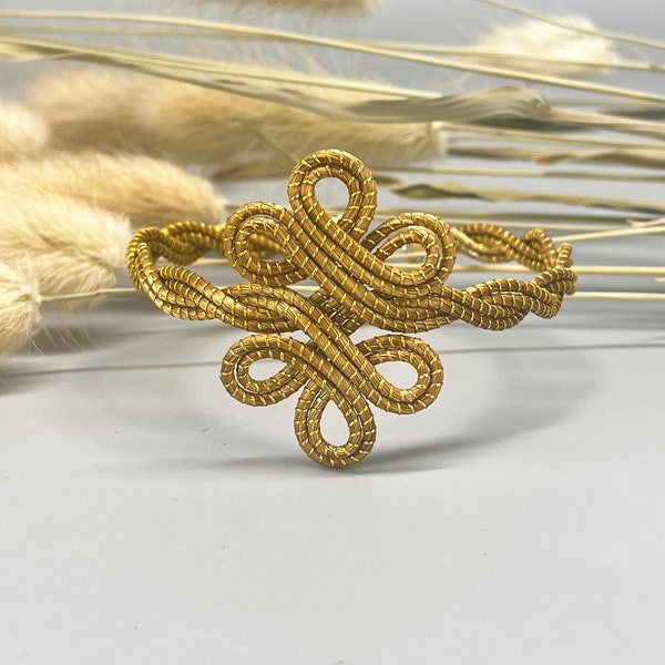 Bracelet en capim dourado en forme de fleur. Bijoux en or végétal. Bracelet en matière naturelle. Bracelet Brésilien. Bijoux original.