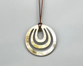 Minimalist white horn necklace. White horn pendant with a geometric design. Natural horn jewelry. Vintage horn necklace.