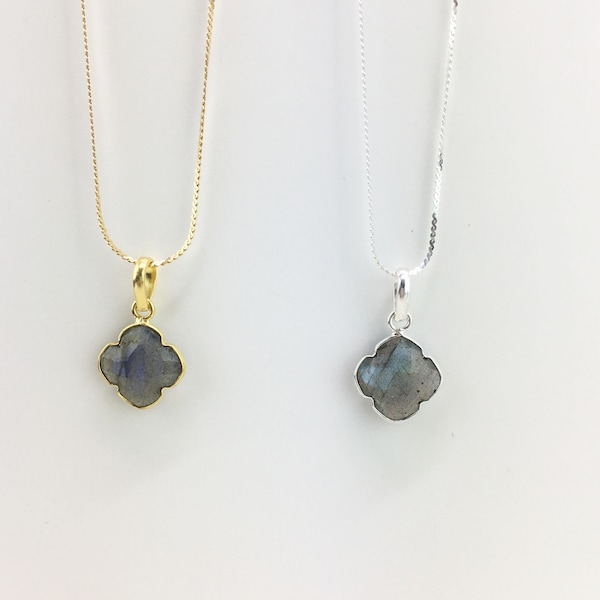 Collier en argent 925 avec une labradorite. Pendentif labradorite avec chaine en argent ou argent plaqué or. Bijoux argent 925.