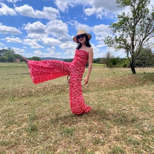 Pantalon large en coton et viscose. Pantalon bohème imprimé petite fleur. Ensemble pantalon crop top été. Tenue vintage à la mode. image 3