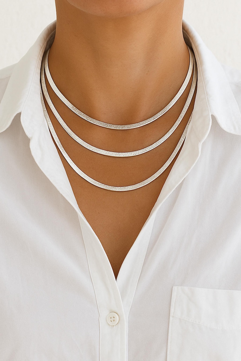 Platte ketting van 925 sterling zilver. Visgraatketting van 925 sterling zilver. Visgraatketting van 925 sterling zilver, gemaakt in Italië. Zilveren ketting. afbeelding 3