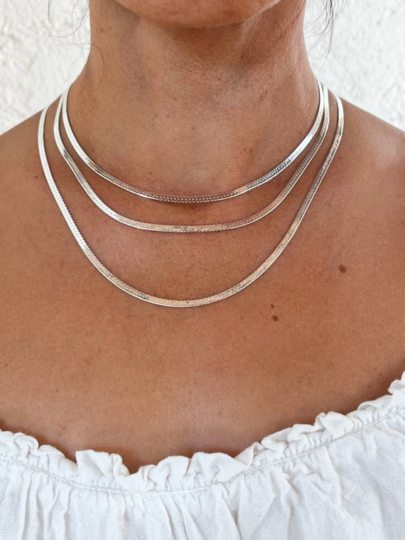 Chaine plate en argent 925. Collier herringbone en argent 925. Chaine herringbone en argent 925 fabriquée en Italie. Chaine argent.