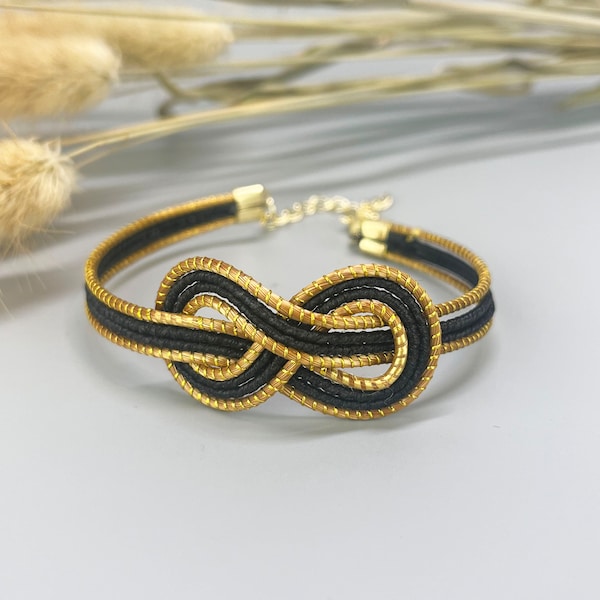 Bracelet or et noir symbole infini. Bracelet en capim dourado. Bracelet naturel en végétal . Bracelet artisanat brésilien. Bijoux en capim