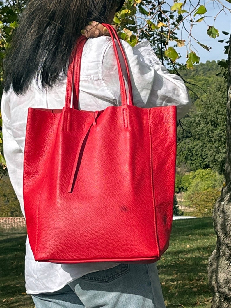 Bolso tote de piel modelo Verona. Bolso tote clásico en muchos colores. Bolso tote de mujer de piel para hacer un regalo. imagen 4