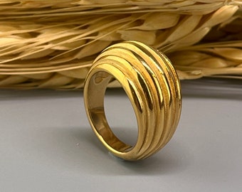 Large gold ring in the shape of a stainless steel coil. Vintage style ring in 18K gold color. Oversized gold ring.