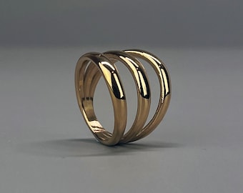 Minimalist ring in gold-colored stainless steel. Triple gold fan ring. Ring for a gift.