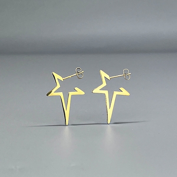 Boucles d'oreilles étoile en acier inoxydable doré or 18 K. Boucles d'oreilles fantaisie en forme d'étoile. Créole étoile en acier doré.