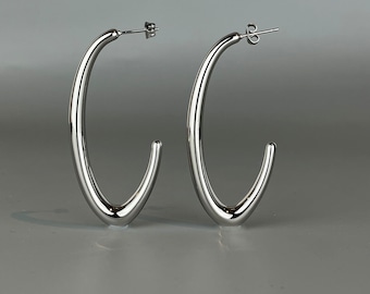 Longues boucles d'oreilles géométriques en acier inoxydable. Boucles d'oreilles tendances. Créoles minimalistes argent. Idée cadeau