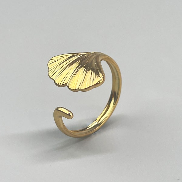 Bague feuille de Ginkgo. Bague or en acier inoxydable. Bague Japonaise avec feuille de ginkgo. Bague feuille. anneau or feuille de ginkgo.