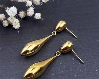 Druppelvormige oorbellen in retrostijl. Grote druppeloorbellen van roestvrij staal. Trendy sieraden.