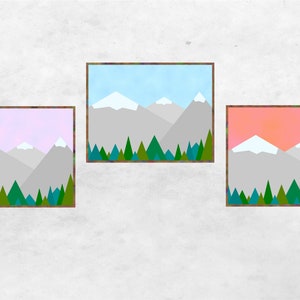 Peut inclure: Trois impressions encadrées d'une chaîne de montagnes avec des sommets enneigés et des arbres verts au premier plan. Les impressions ont des arrière-plans de couleurs différentes : rose, bleu et orange.