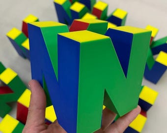Logotipo impreso en 3D inspirado en la N64, pantalla retro de videojuegos de 4 pulgadas, decoración articulada para estantes de jugadores, artículo de colección