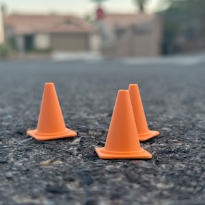 Mini cones de trânsito. Perfeito para modelos, brinquedos, vibrações de bolso, nicnac, novidade, shadowbox, sessões de fotos, carro de drift RC, figura de ação, dioramas