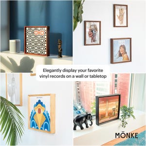 Op de afbeelding: Een verzameling ingelijste vinylplaten die aan een muur en op een tafel worden getoond. De frames zijn van hout en hebben verschillende kleuren en ontwerpen. De platen tonen verschillende muzikanten en genres.