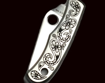 Navaja de bolsillo con llavero Spyderco Bug grabada a mano de acero inoxidable