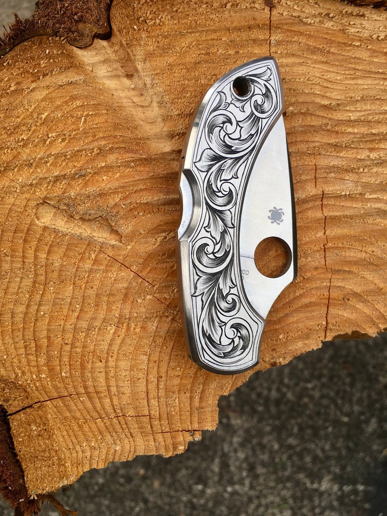Hand Engraved Stainless quot;Spyderco DragonFlyquot; Pocket Kn Hand Engraved Stainless quot;Spyderco DragonFlyquot; Pocket Kn