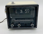 Very eye-catching radio alarm clock from COPAL - with light and alarm from JAPAN - Very eye-catching space age model with folding numbers