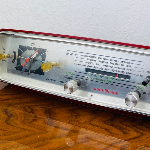 Radio-réveil de l’ère spatiale - Design allemand - Radio Nordmende avec fonction d’alarme - Ancienne horloge de table avec alarme - McM Réveil