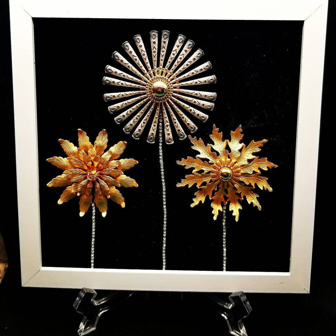 Vintage Brooches Framed Jewelry Wall Art Etsy