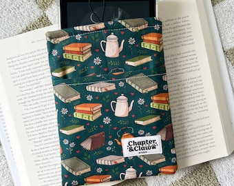 Protège-livres rembourré avec poche Cottagecore livresque | Livres et thé, Couverture de livre Kitty, Cadeau pour amoureux des livres, Cadeau pour bibliothécaire, Accessoires de lecture