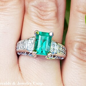 18K Women&#39;s 2.02 ct Natural Emerald and Diamond Vintage Inspired Ring