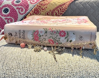 Bible Charm Chain pink edition