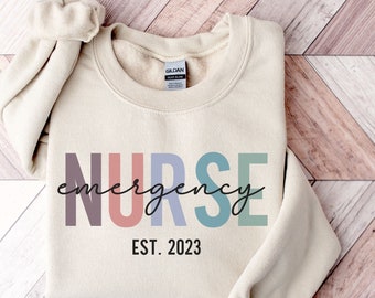 Sweat personnalisé d'infirmière d'urgence | Sweat-shirt pour service des urgences | Er Infirmière | Sweat-shirt Rn | Cadeau de remise des diplômes d'infirmière | Future infirmière