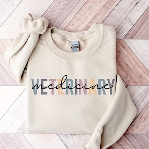 Sudadera de medicina veterinaria / Vet Tech / Sudadera veterinaria / Regalo veterinario / Regalo veterinario Med Grad para ella / Graduación Dvm Lvt