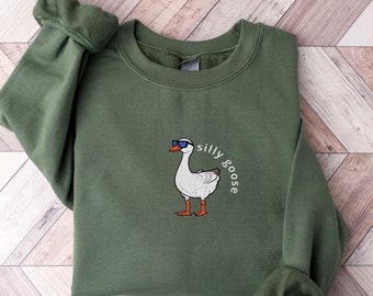 Sweat-shirt Silly Goose brodé | Chemise brodée drôle | Chemise d’oie idiote | Sweat-shirt de l’Université Silly Goose | Cadeau drôle pour les gars