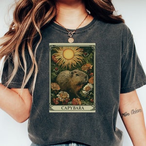 Capybara Tarot Karte T-Shirt | Vintage Capybara T-Shirt | Capybara Kleidung | Capybara Tee | Capybara Geschenk | Capybara Retro Shirt