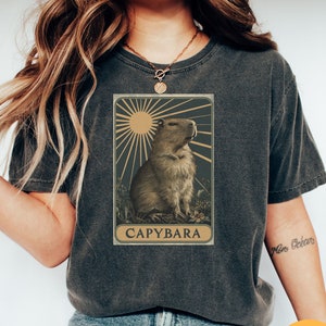 Capybara Tarot Karte T-Shirt | Vintage Capybara T-Shirt | Capybara Kleidung | Capybara Tee | Capybara Geschenk | Capybara Retro Shirt