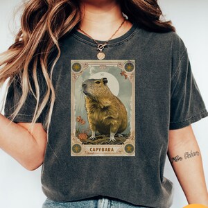 Capybara Tarot Karte T-Shirt | Vintage Capybara T-Shirt | Capybara Kleidung | Capybara Tee | Capybara Geschenk | Capybara Retro Shirt