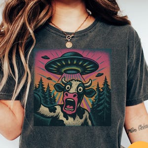 UFO Cow Abduction Shirt, Funny Vintage Retro Graphic Alien Tshirt, Unisex Comfort Colors T Shirt, Paranormal Oversized Aesthetic UFO Tee