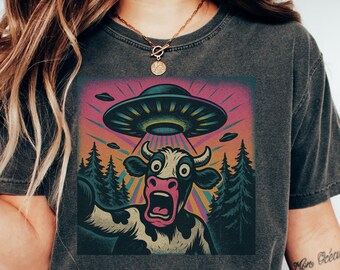 UFO Cow Abduction Shirt, Funny Vintage Retro Graphic Alien Tshirt, Unisex Comfort Colors T Shirt, Paranormal Oversized Aesthetic UFO Tee