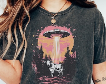 UFO Cow Abduction Shirt, Funny Vintage Retro Graphic Alien Tshirt, Unisex Comfort Colors® T Shirt, Paranormal Oversized Aesthetic UFO Tee