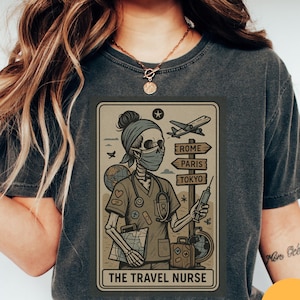 Krankenschwester Tarot Karte Comfort Colors® Shirt, lustiges Geschenk für RN, Witchy Wander Krankenschwester Tee, Skeleton Fall RN Halloween Shirt, Krankenschwester Geschenk