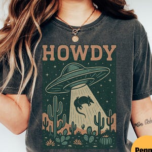 Howdy Western Armadillo UFO Tshirt, Vintage Cowboy Alien T-shirt, Vintage 90s Shirt, Washed Shirt, Vintage Disttressed Shirts, Vintage Alien