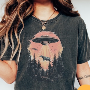 UFO Cow Abduction Shirt, Funny Vintage Retro Graphic Alien Tshirt, Unisex Comfort Colors® T Shirt, Paranormal Oversized Aesthetic UFO Tee