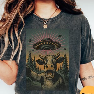 UFO Cow Abduction Shirt, Funny Vintage Retro Graphic Alien Tshirt, Unisex Comfort Colors T Shirt, Paranormal Oversized Aesthetic UFO Tee