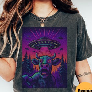 UFO Cow Abduction Shirt, Funny Vintage Retro Graphic Alien Tshirt, Unisex Comfort Colors T Shirt, Paranormal Oversized Aesthetic UFO Tee