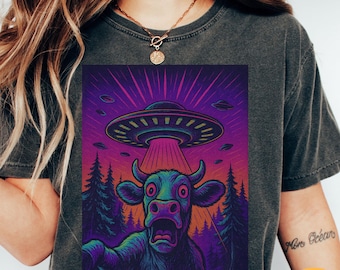 UFO Cow Abduction Shirt, Funny Vintage Retro Graphic Alien Tshirt, Unisex Comfort Colors T Shirt, Paranormal Oversized Aesthetic UFO Tee