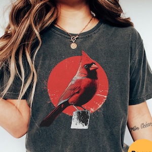 Vintage Cottagecore Rot Kardinal Komfort Farben T Shirt, Goblincore Natur Shirt, Vogel Liebhaber Geschenk, Cottage Kern Wildblumen Shirt, Vogel Geschenk
