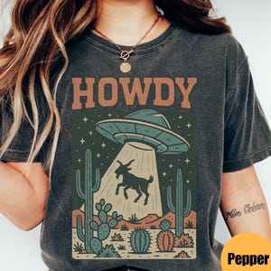 Howdy Western Goat UFO Tshirt, Vintage Cowboy Alien T-shirt, Vintage 90s Shirt, Washed Shirt, Vintage Disttressed Shirts, Vintage Alien Tee